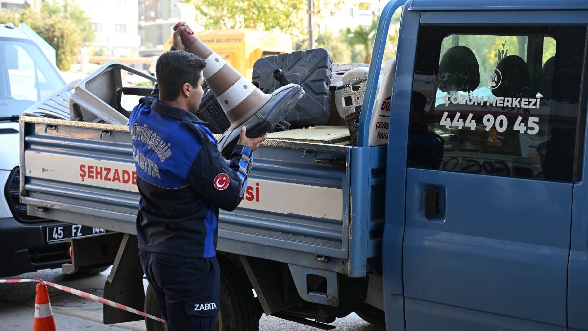 Manisa’da kaldırımlar vatandaşa geri veriliyor