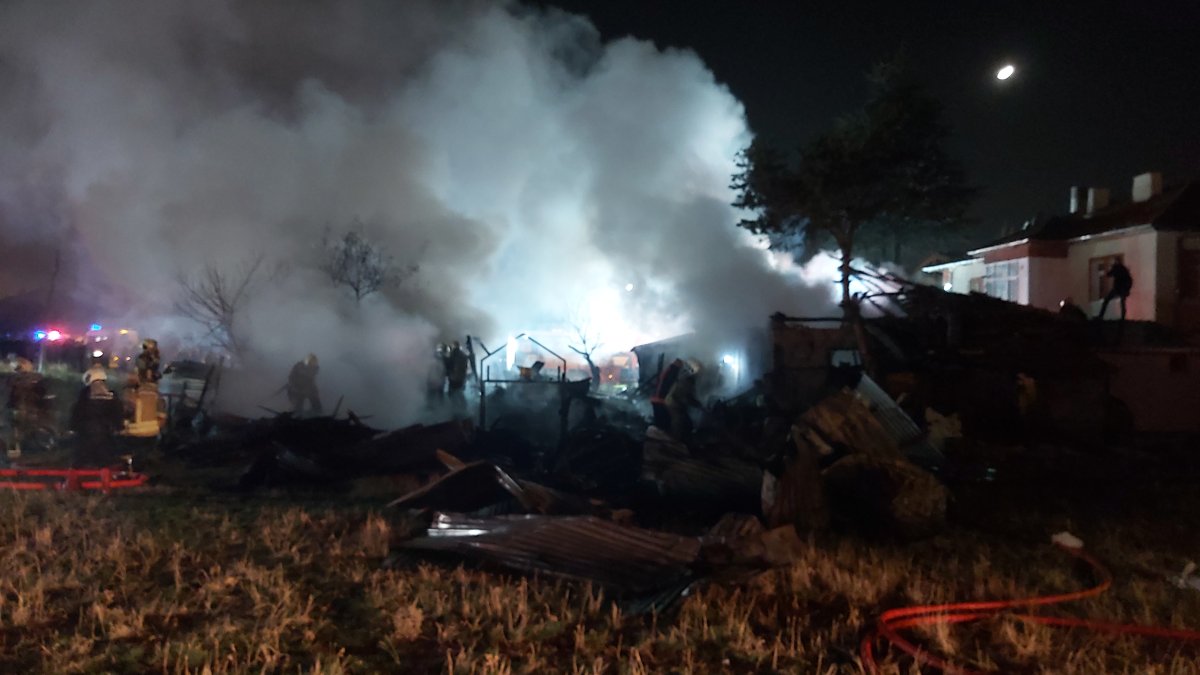 Ankara'da zihinsel engelli 3 kardeşin yaşadığı ev yanarak kül oldu