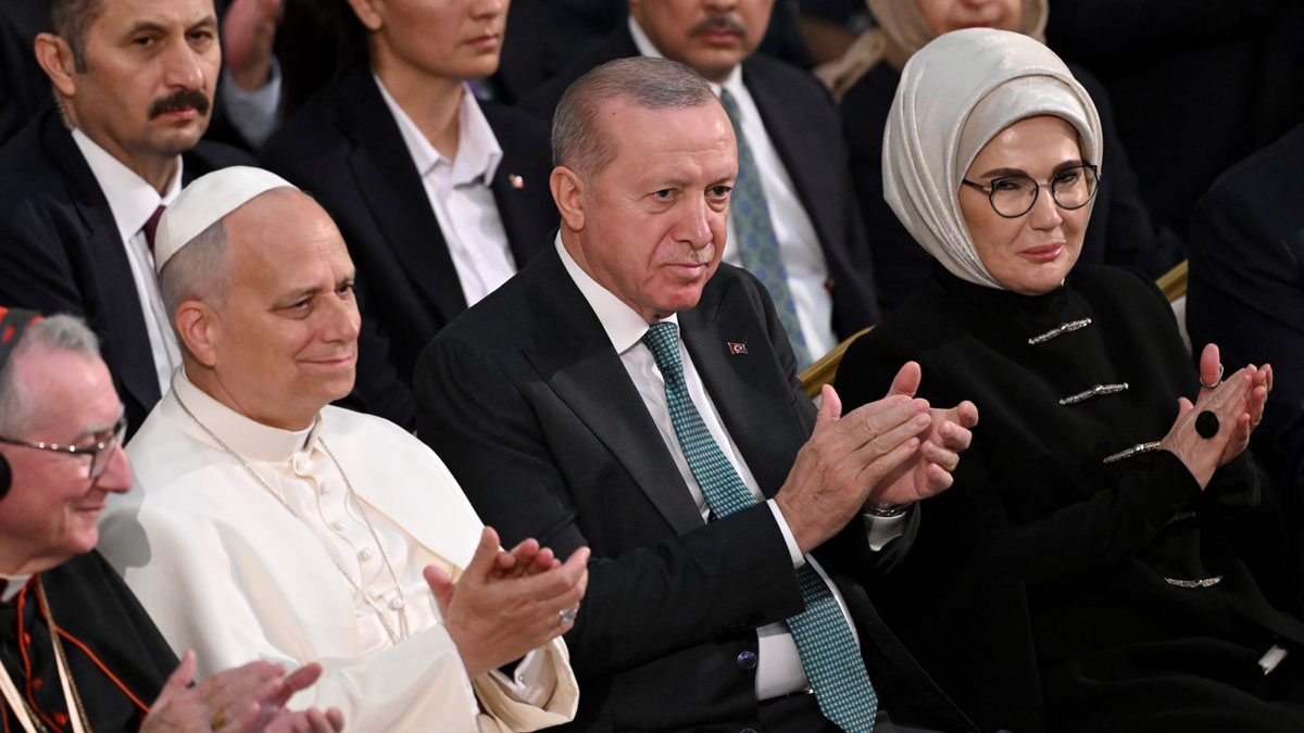 Külliye'deki Papa karşılama törenindeki ilahi seçimi tepki çekti: Bu büyük hatanın hesabı sorulmalı