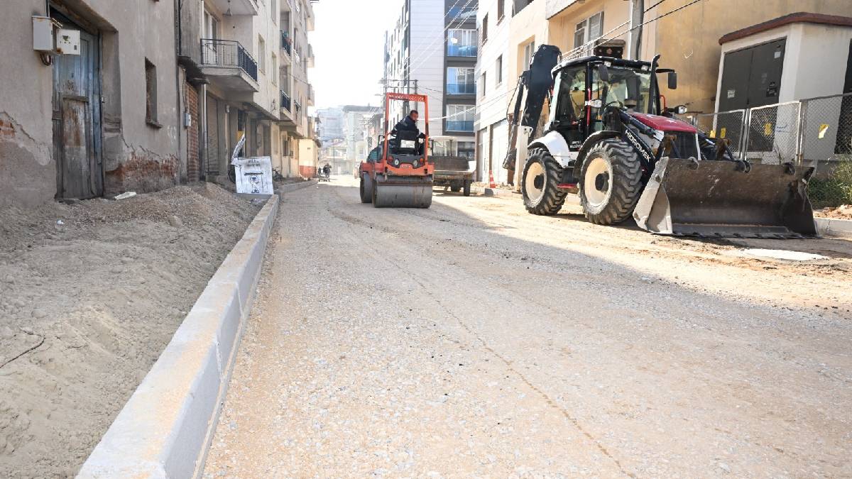 Ahmetli Cami Caddesi’nde asfalt çalışmaları başladı