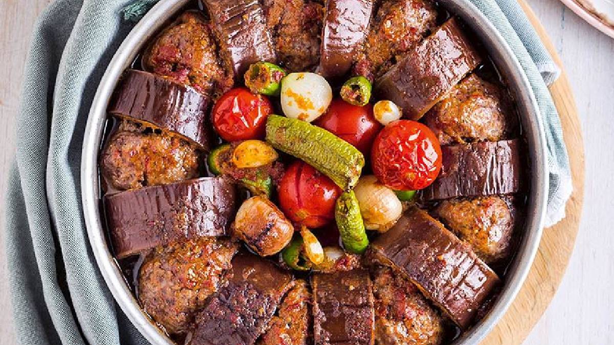 Patlıcan Kebabı Tarifi! Evde patlıcan olan hemen denesin, kebapçı sofralarını aratmıyor