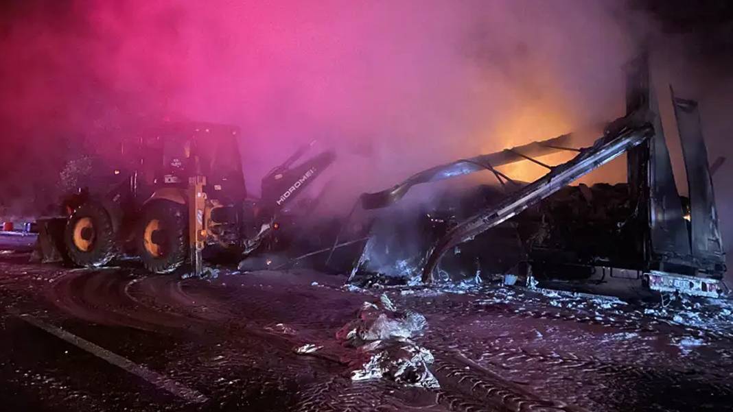 D-100'de tır yangını 3 saat yolu kapattı