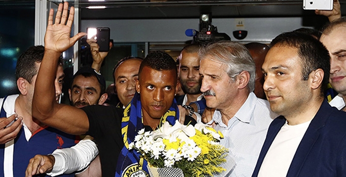 Nani’nin imza töreni Şükrü Saracoğlu'nda