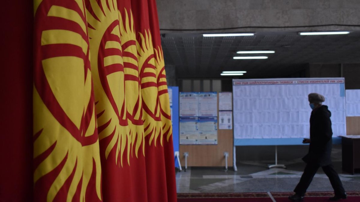 Kırgızistan’da erken parlamento seçimleri başladı