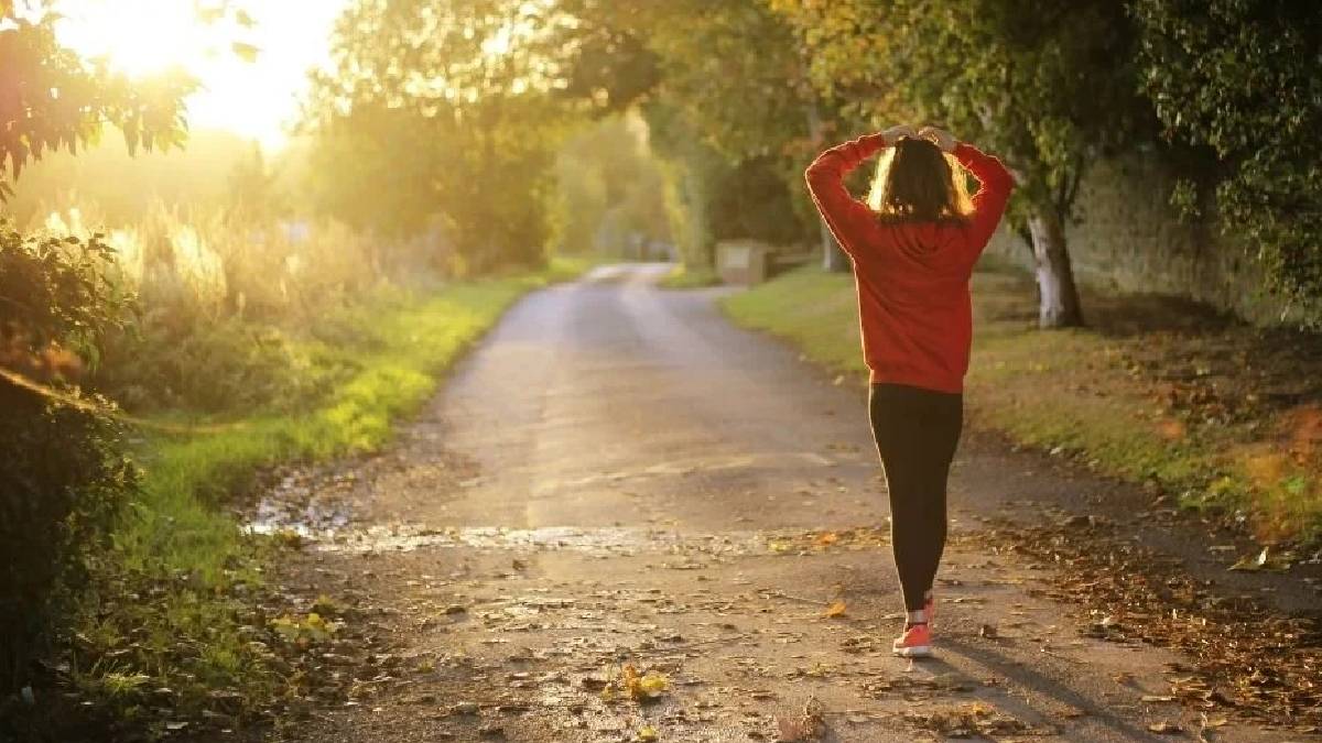 Telefonsuz yürüyüş trendi: Zihin ve ruh sağlığı üzerindeki etkileri