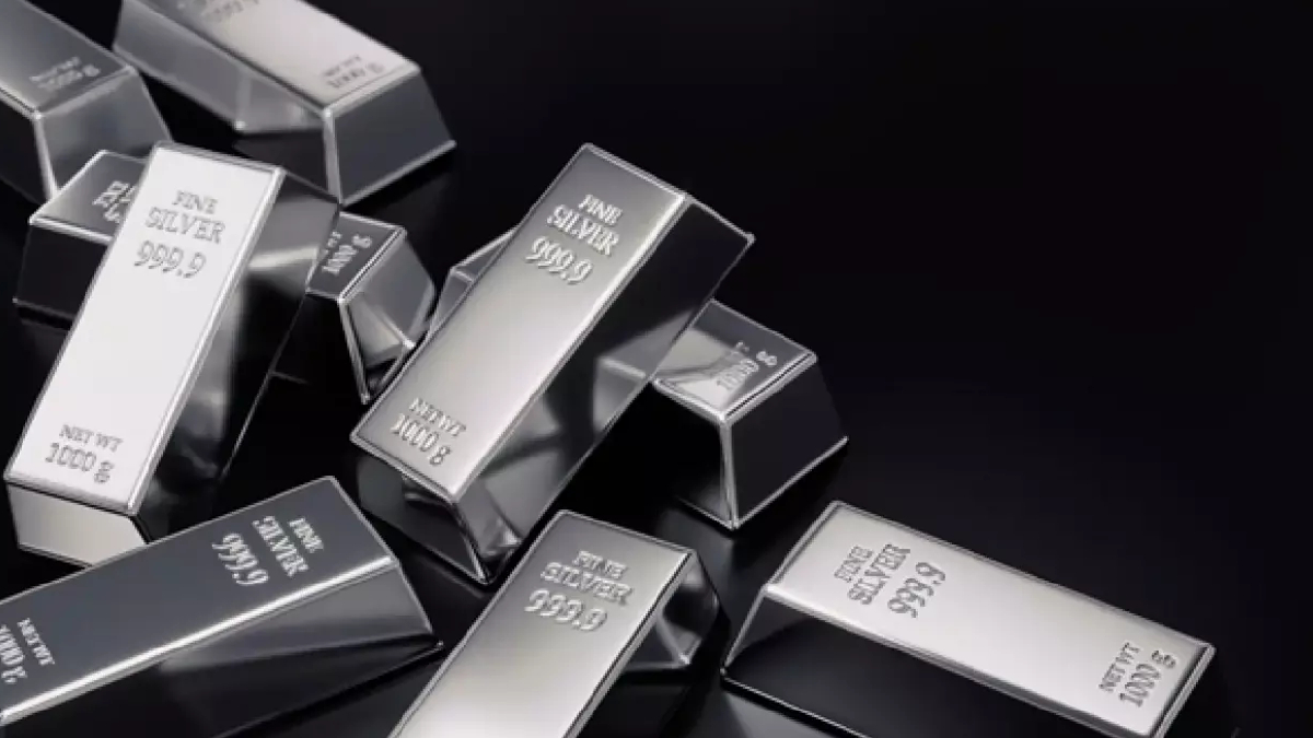 Faiz indirimi beklentisi piyasaları hareketlendirdi: Gümüş haftalık kapanış rekoru kırdı