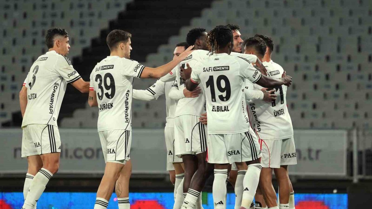 Kartal rahat kazandı: Beşiktaş, Fatih Karagümrük mücadelesinden 2-0 galip ayrıldı