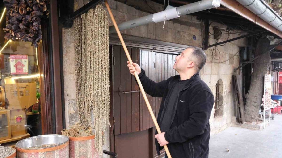 Kış aylarının yıldızı sahnede! Güneşte kurutuluyor yok satıyor: Kilosu 2.000 TL’ye satılıyor