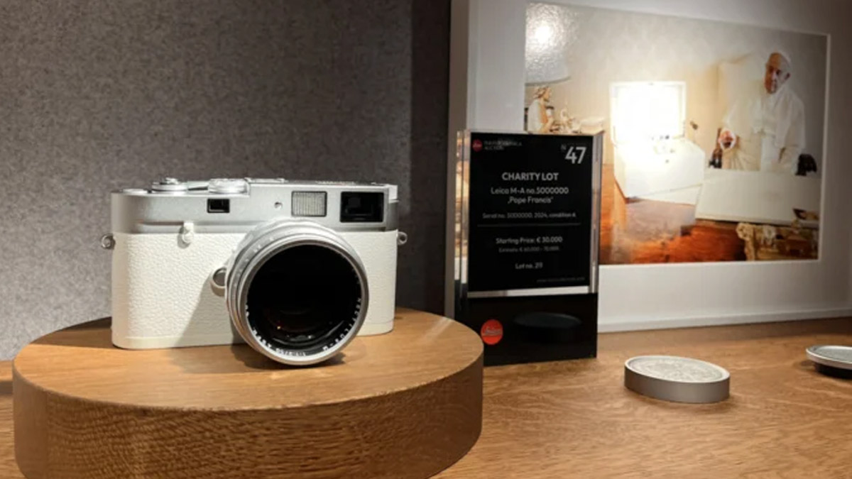 Papa Francis’in kamerası 7.5 milyon dolara satıldı