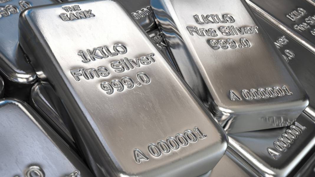 Gümüşte tarihi zirve: Yüzde 100'ü aşan yıllık artışla rekor tazeledi