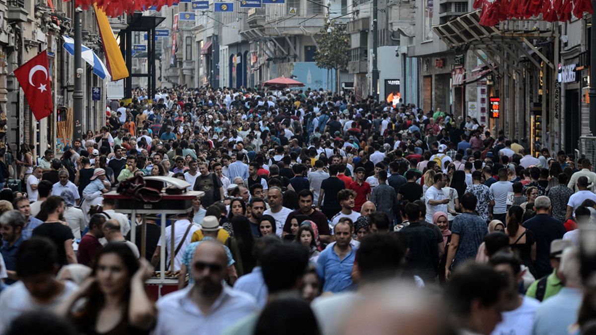 TÜİK rakamları ürküten gerçeği göz önüne serdi: Nüfusta tehlikeli eşik aşıldı
