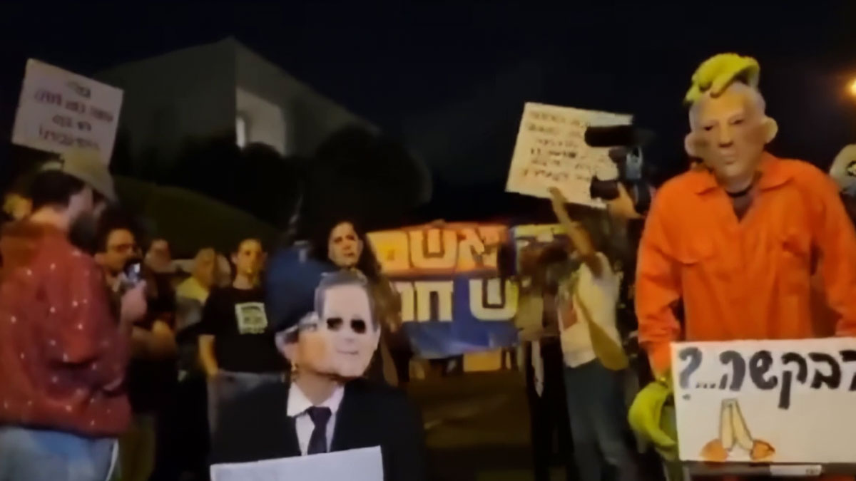 Netanyahu’nun af talebine protesto: Herzog’un konutu kuşatıldı
