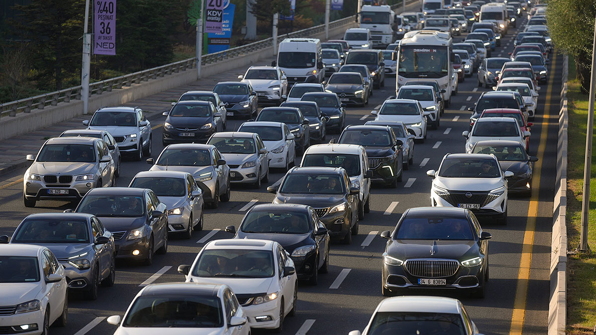 TÜİK: Trafiğe kayıtlı araç sayısı 33,3 milyonu aştı