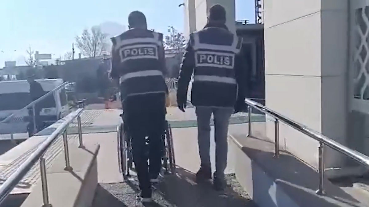 İçişleri Bakanı Yerlikaya: Canlı yayında kadına şiddet uygulayan B.S. yakalandı