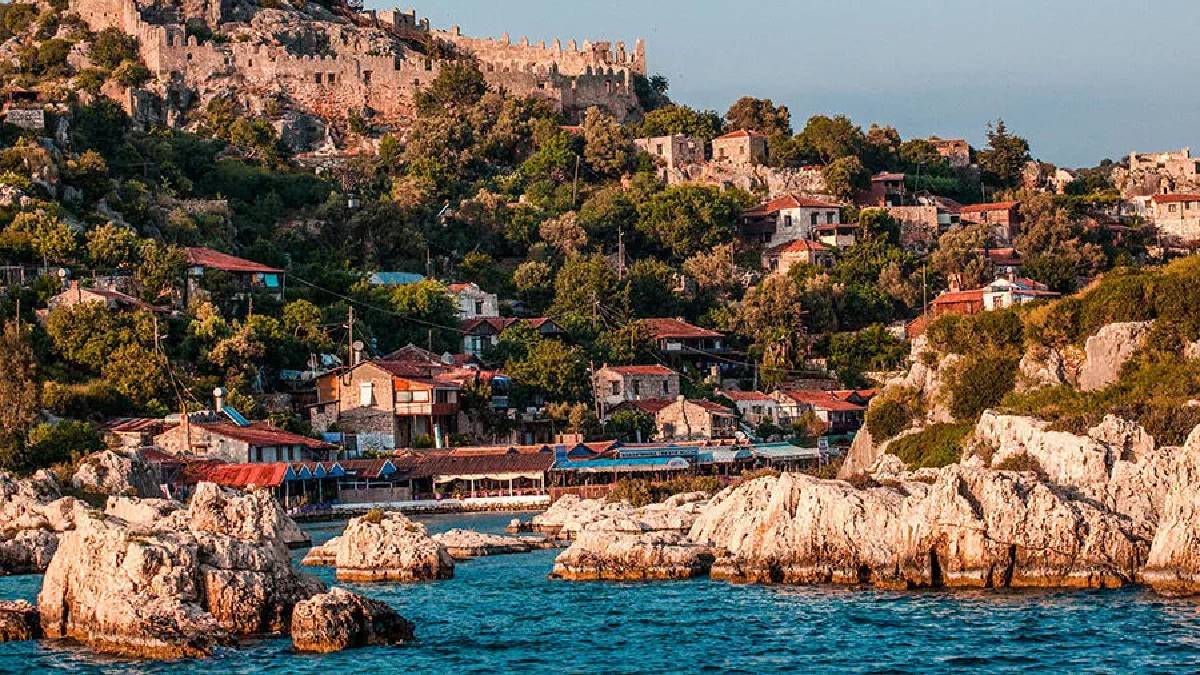 Karadan ulaşımın olmadığı nadir nokta! Türkiye’nin Santorini’si olarak görülüyor: Tekneyle ulaşan hayran kalıyor