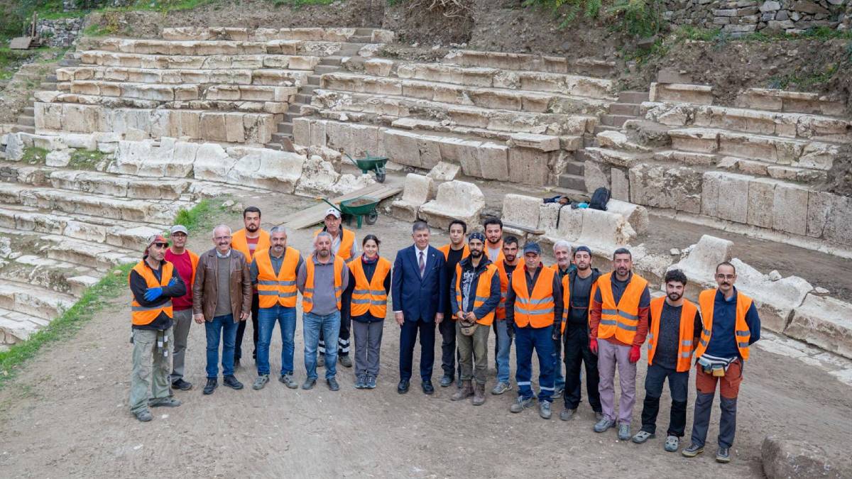 Smyrna Tiyatrosu gün yüzüne çıkıyor