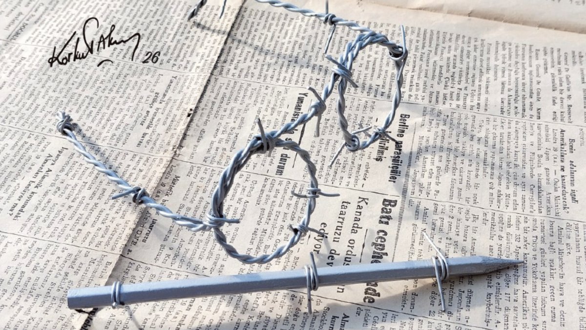 Korkut Akın tam 44 yıldır kartpostalını kendi hazırlayıp, dağıtıyor: 2026 yeni yıl kartının teması ‘basın ve ifade özgürlüğü’