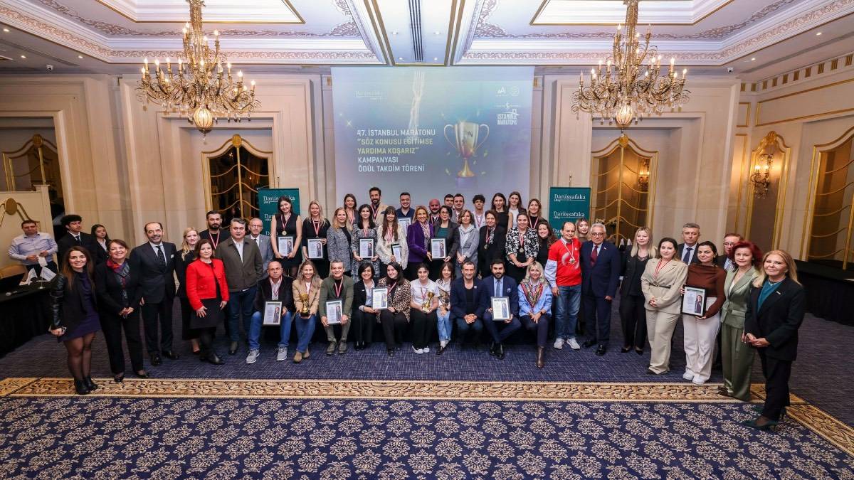 Darüşşafaka, İstanbul Maratonu’na katılan koşucuları törenle buluşturdu