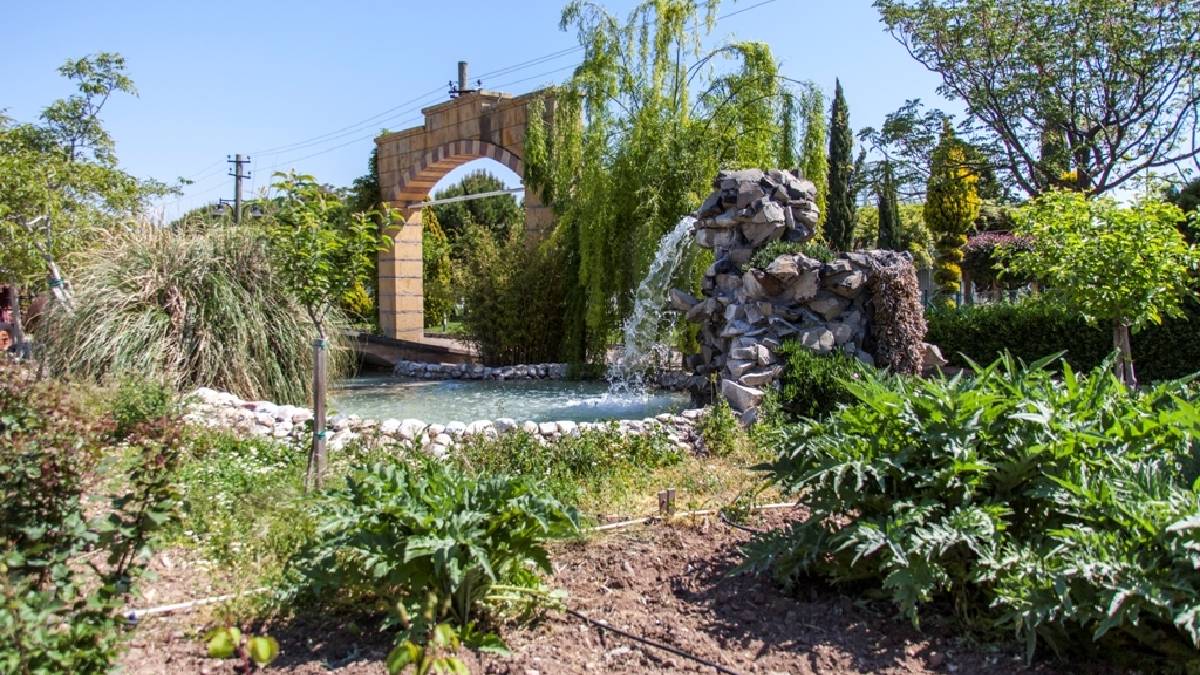 Türkiye’de böyle bir köy olduğunu çoğu kişi bilmiyor! Sır gibi saklanan Yunan köyü: Giriş bile özel izin istiyor