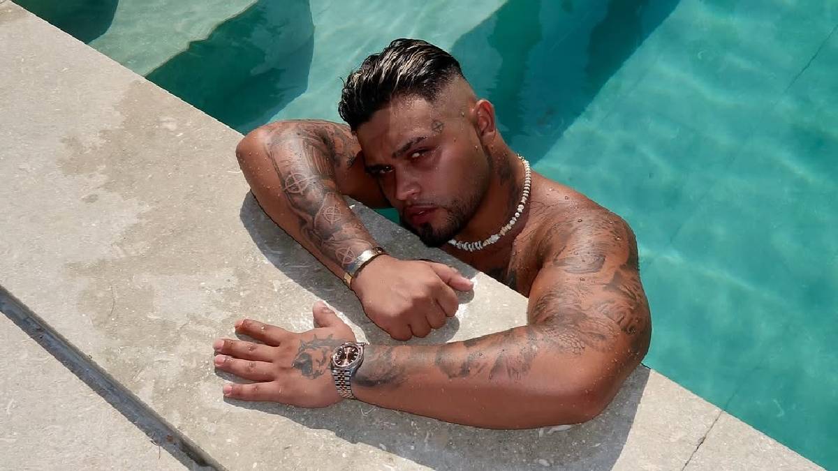 Şarkılarıyla dikkat çeken Lvbel C5’ten aşk bombası! Gönlünü kaptırdığı güzel bakın kimin en yakın arkadaşı çıktı?