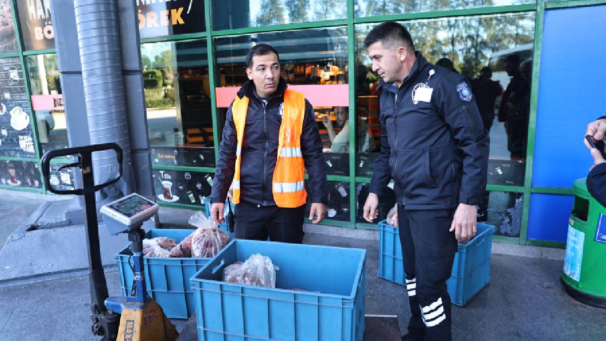 Antalya otogarında 270 kilo uygunsuz taşınan et bulundu