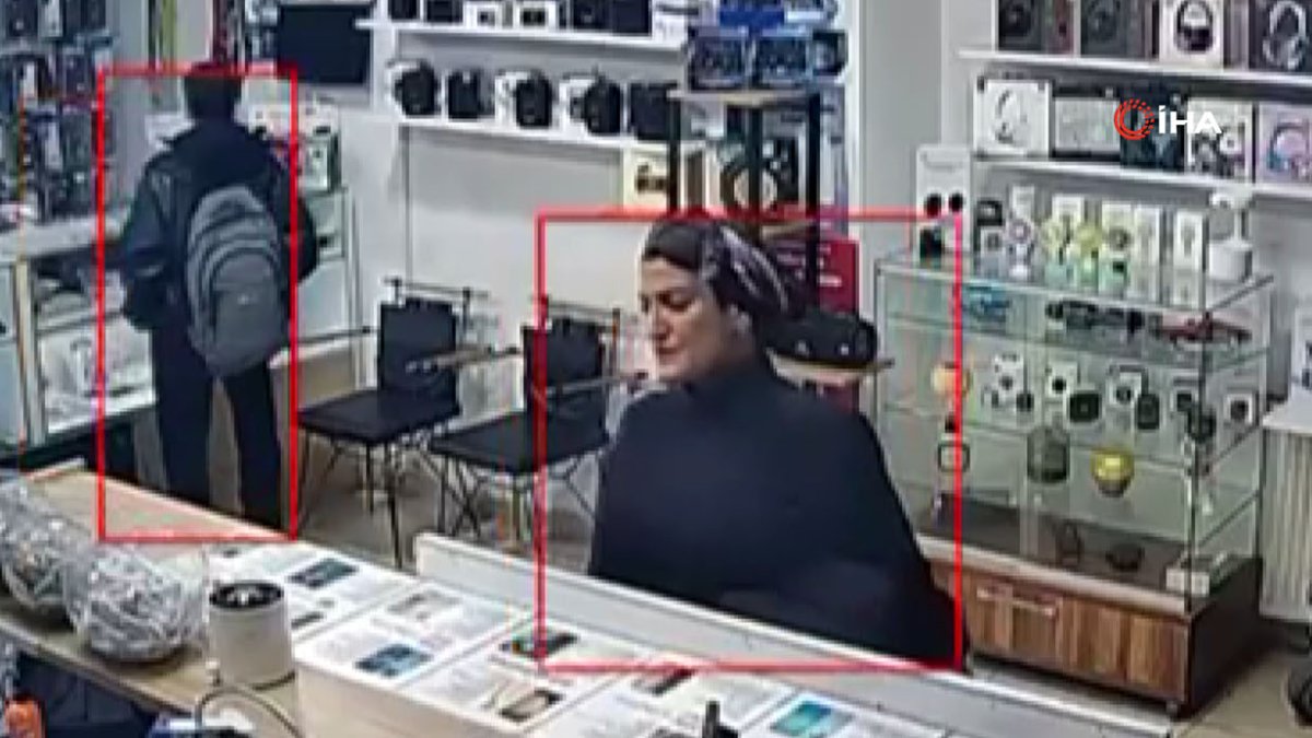 Telefoncu iyilik yaptığına pişman oldu! Eşinin cezaevinde olduğunu söyleyen kadın, yardım edilen mağazada hırsızlık yaptı