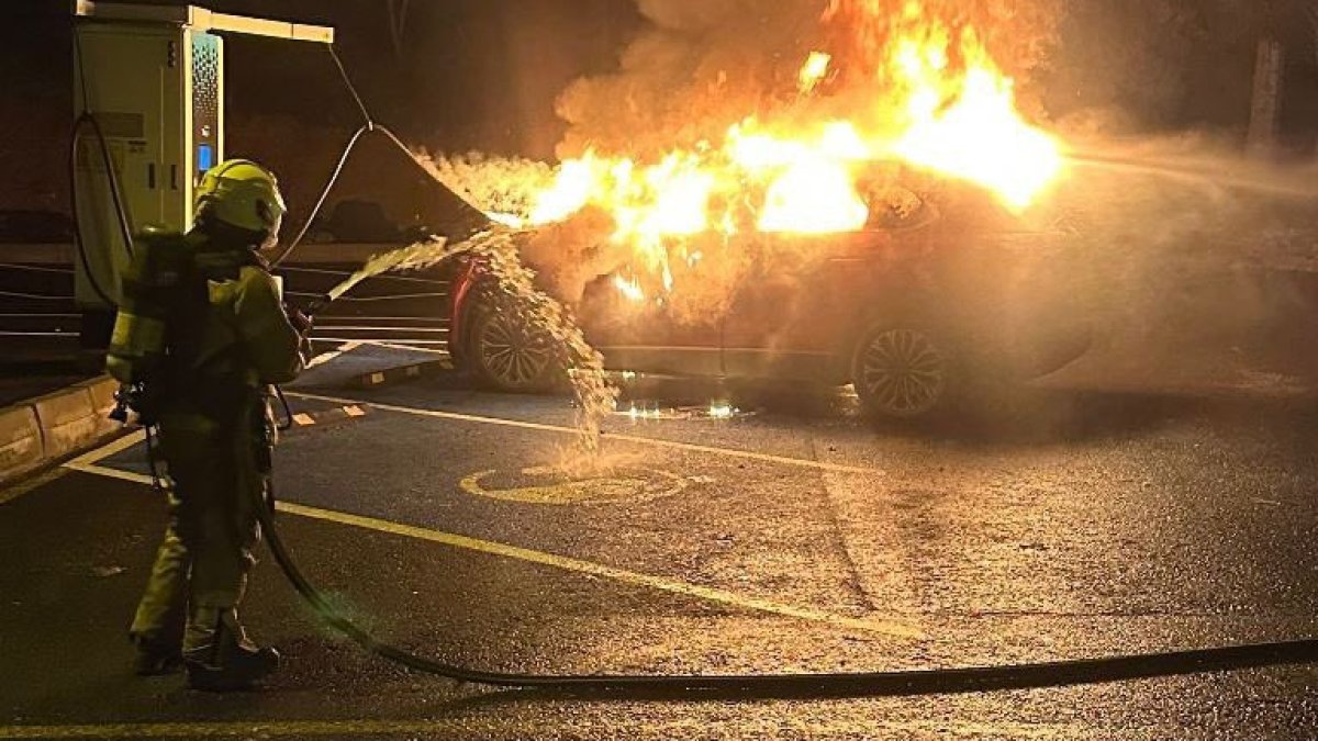 İstanbul'da korkutan olay! Şarj halindeki Togg T10X alev aldı