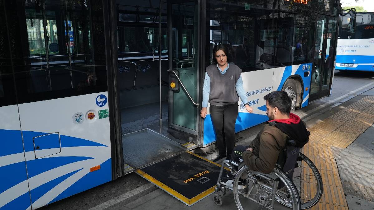 ESHOT’tan 3 Aralık Dünya Engelliler Günü müjdesi: “Duraktayım” uygulaması tekerlekli sandalye kullanıcıları için güncelleniyor