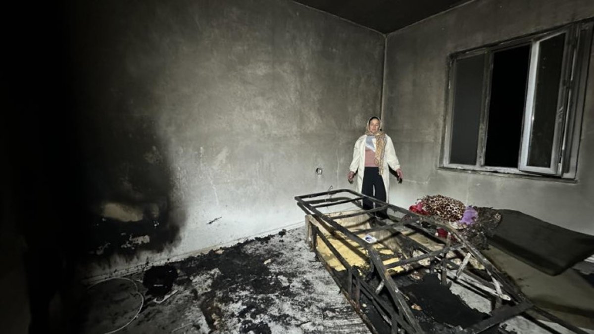 Şarjda bıraktığı telefon evinden etti! Gece bir anda patladı, bütün ev küle döndü