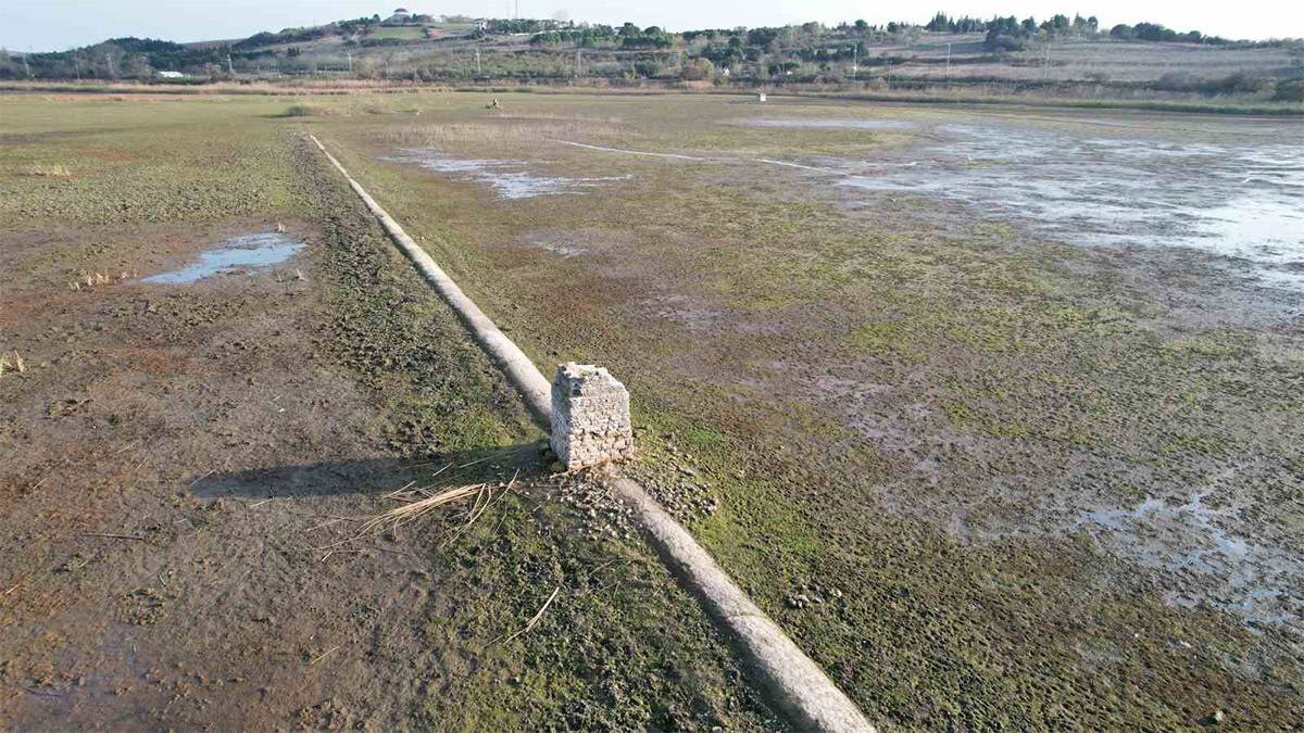 Terkos Gölü alarm veriyor: Sular çekildi, tarihi yapılar gün yüzüne çıktı