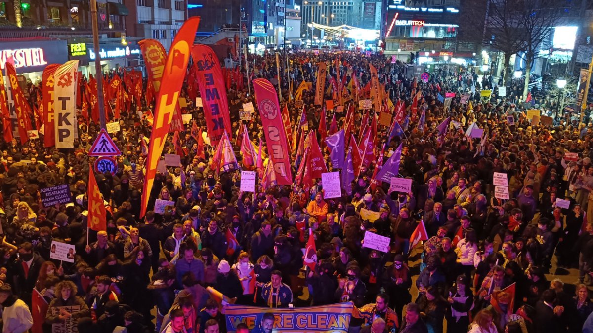 Ankara’da 19 Mart eylemleri davası başladı: Polislerle öğrencilerin yan yana oturtulması tepki çekti