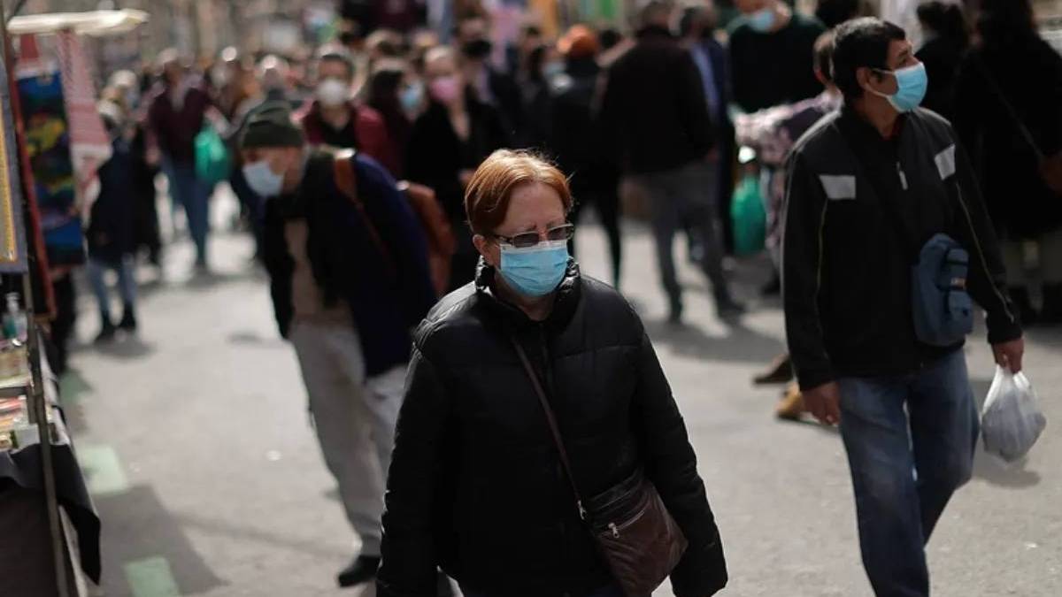 Vakalar artınca İspanya harekete geçti: Maske ve evden çalışma geri dönüyor