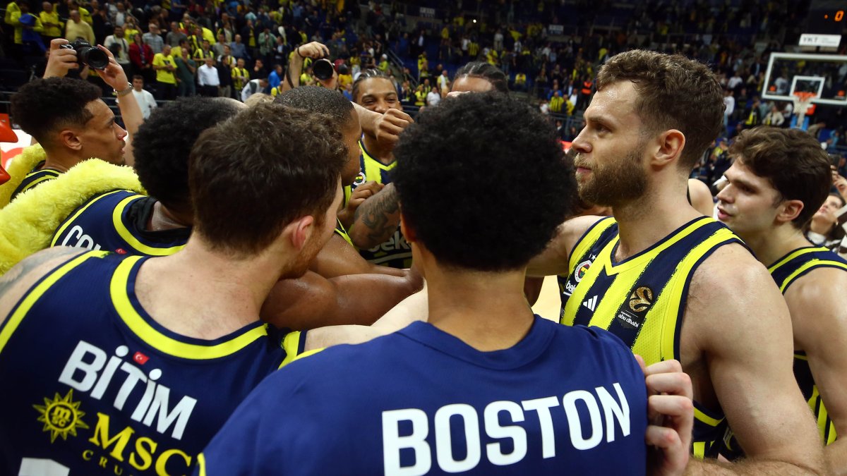 Olympiakos - Fenerbahçe Beko maçı ertelendi: Yoğun yağış salona zarar verdi