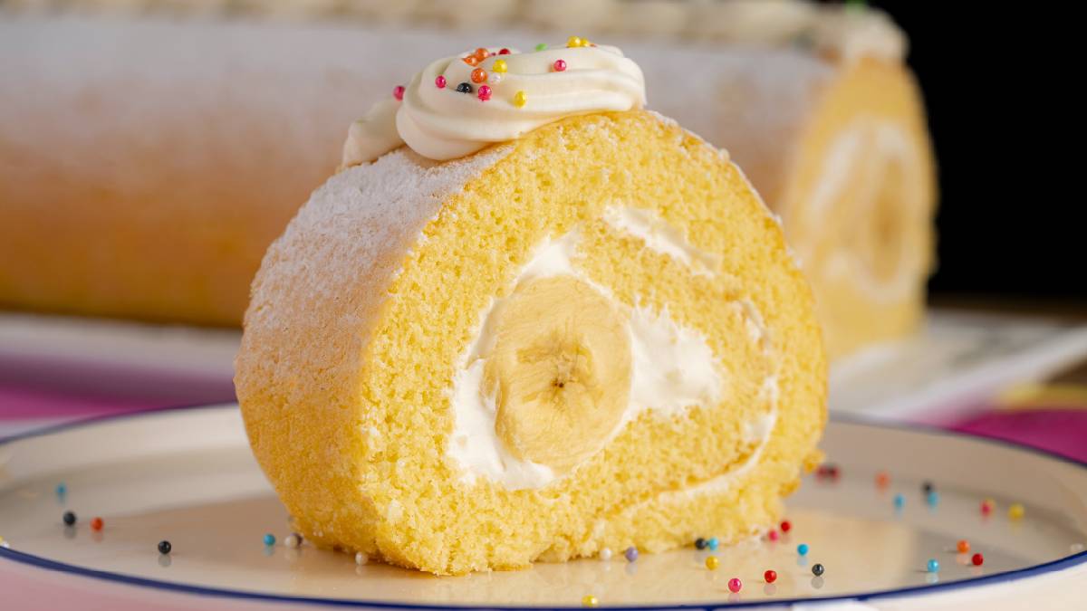 Muzlu rulo pasta nasıl yapılır? Çocukların bayılarak yediği lezzet: İşte muzlu rulo pasta tarifi