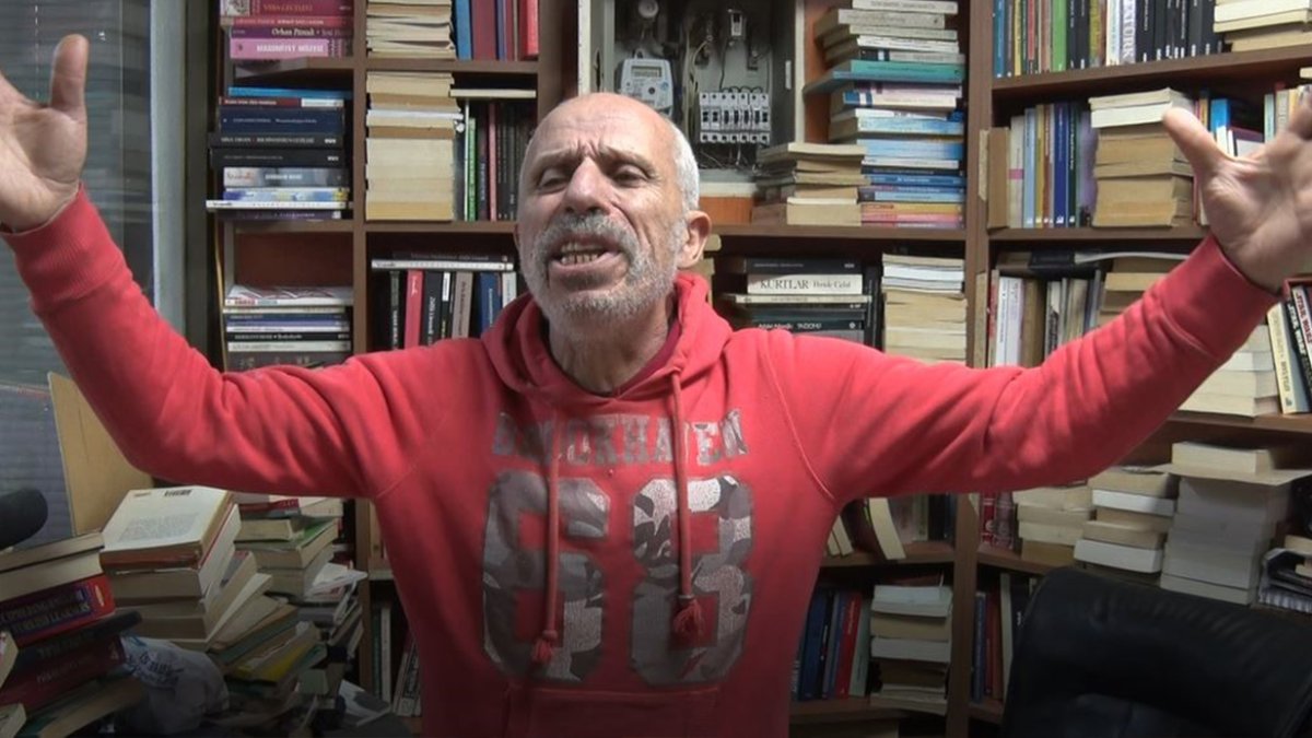 'Kitap okumak cahilliktir' cümlesi ortalığı karıştırmıştı: Sosyal medyayı sallayan sahafın paylaşımı skeç çıktı!