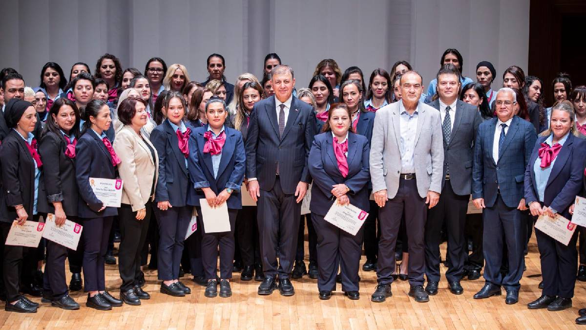 İzmir’den dünyaya “eşitlik” dersi... Büyükşehir'in kadın şoför istihdam oranı yüzde 11’e yükseldi