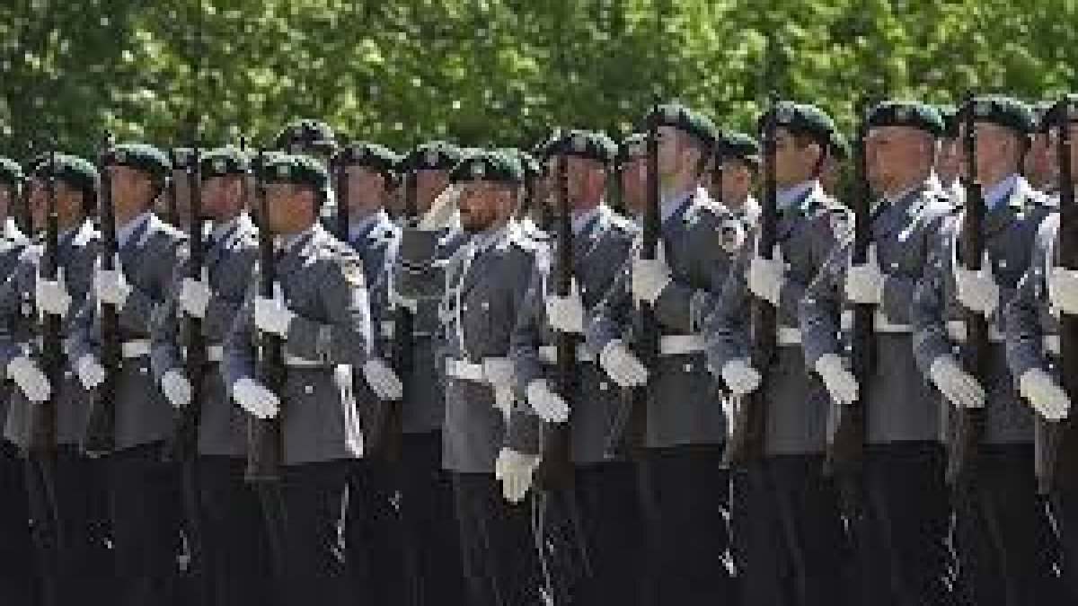 Almanya’da asker sayısını artıracak yasa tasarısı Meclisten geçti