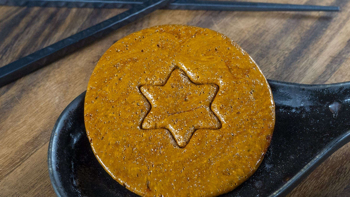 Squid Game dalgona şekeri nasıl yapılır? Google’ın en çok aranan tariflerinden oldu: Çocuklara eğlence çıktı