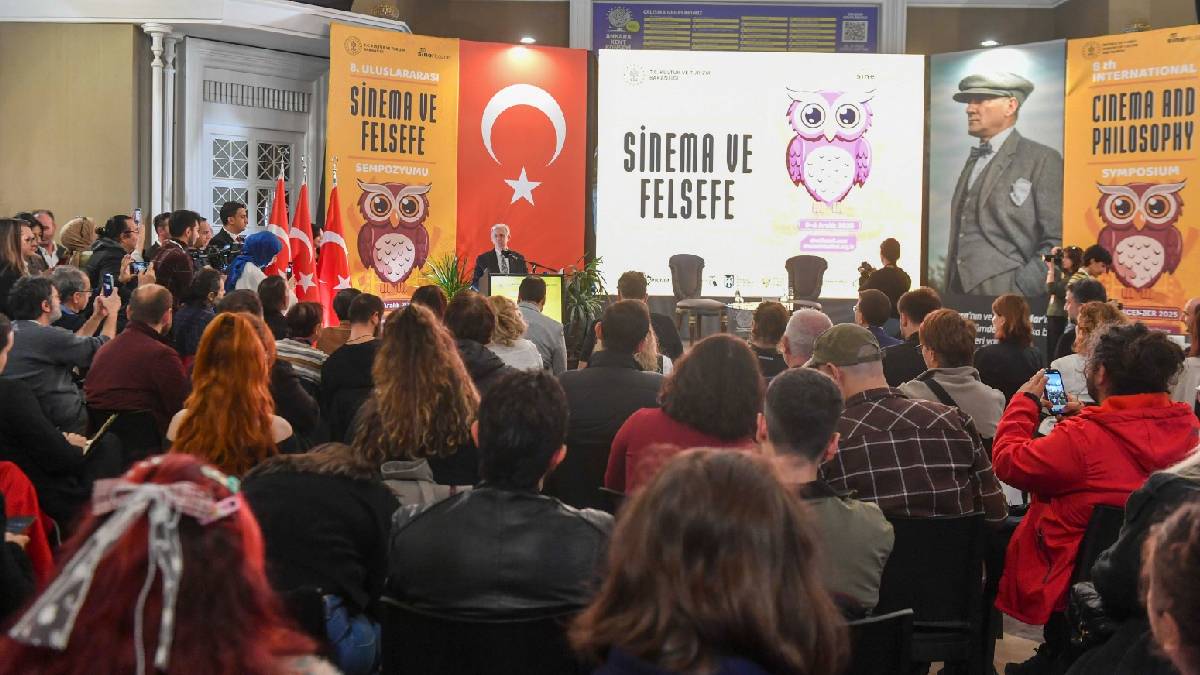 ABB Başkanı Mansur Yavaş, AKK’deki “8. Uluslararası Sinema Ve Felsefe Sempozyumu”na katıldı