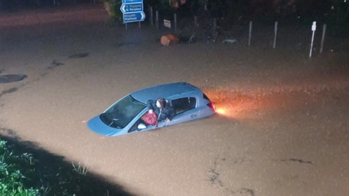 Komşuda afet alarmı! 4 gündür süren sağanak felakete dönüştü: Sokaklar nehir oldu, okullar kapatıldı