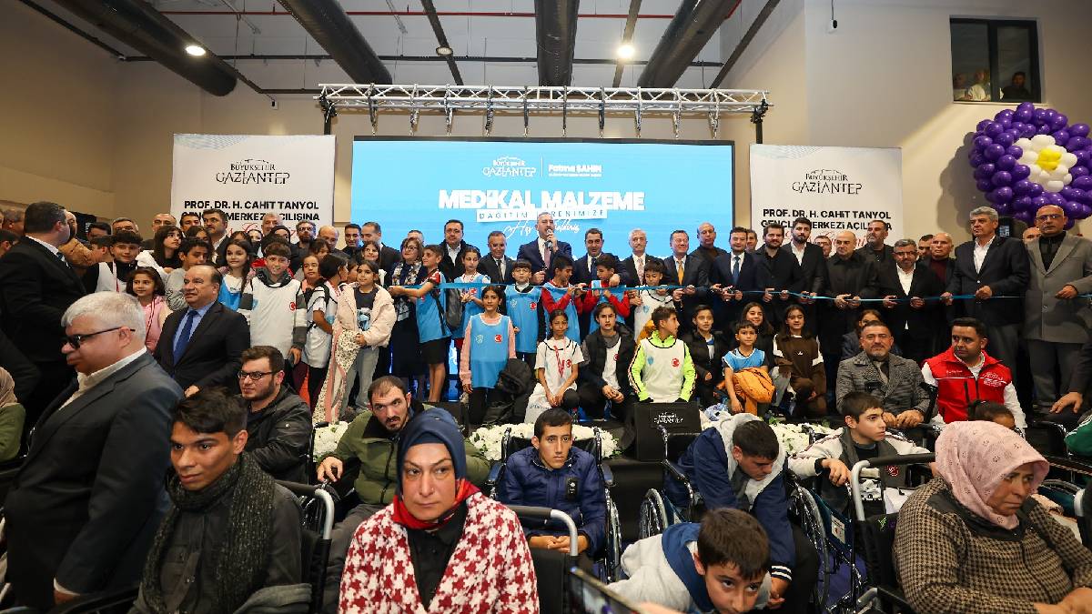 Gaziantep Büyükşehir Nizip’e yeni bir tesis daha kazandırdı: Prof. Dr. Hüseyin Cahit Tanyol Gençlik Merkezi’nin açılışı yapıldı