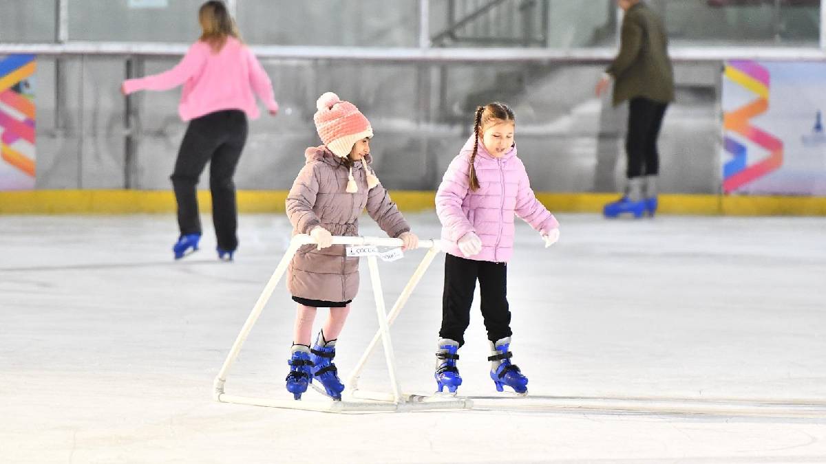 Büyükşehir Kültürpark ve Bostanlı’da buz pisti kuruyor