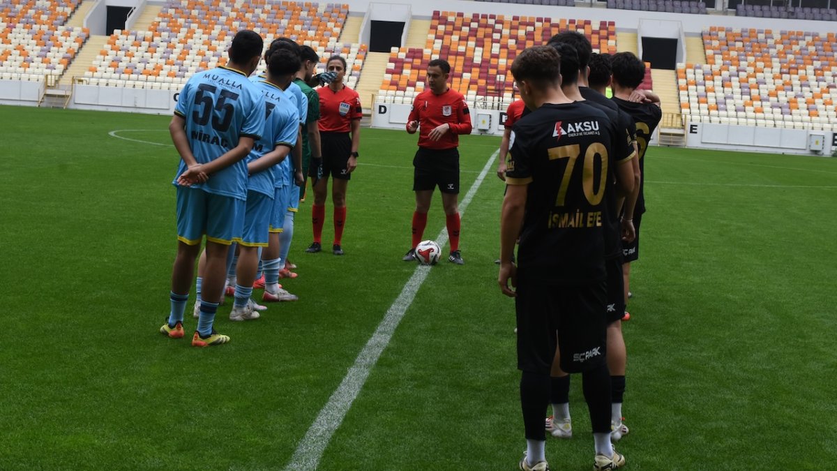 Kadro yetersizliği kriz yarattı! Sahaya 7 kişi çıktılar: Hakem karşılaşmayı erteledi