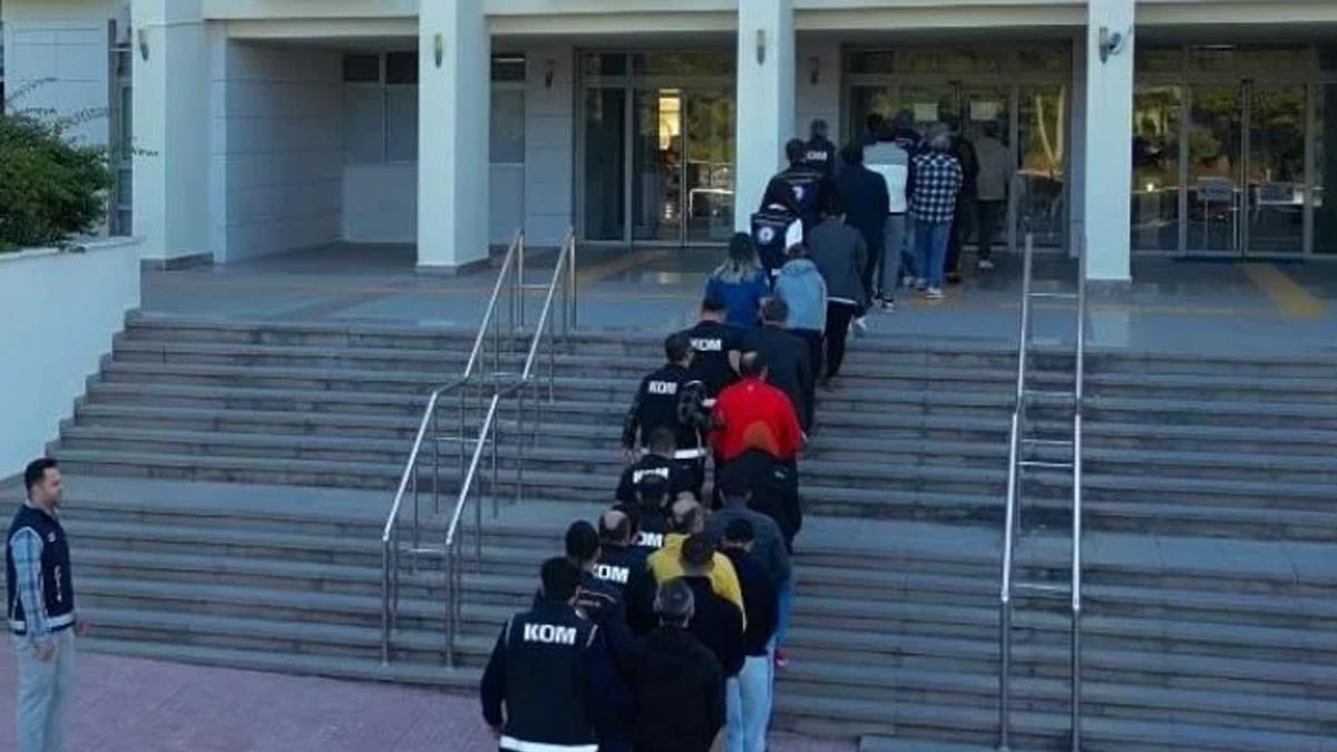 Muğla merkezli göçmen kaçakçılığı operasyonu: 8 ilde 29 gözaltı, 10 tutuklama