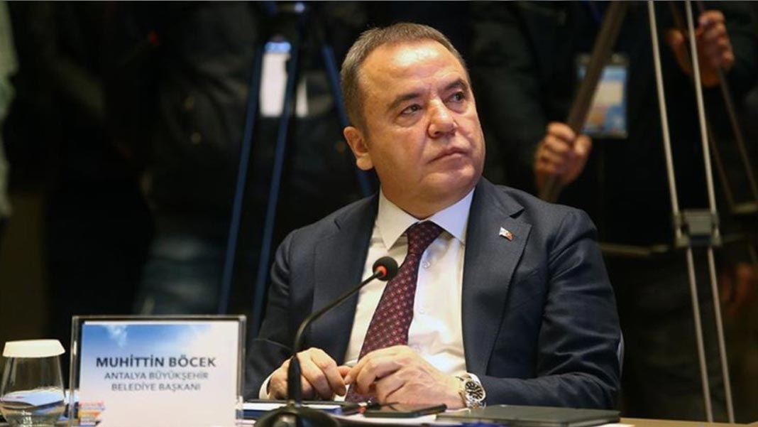 Hastaneye kaldırılan Muhiddin Böcek'in avukatlarından açıklama: Durumu ciddi