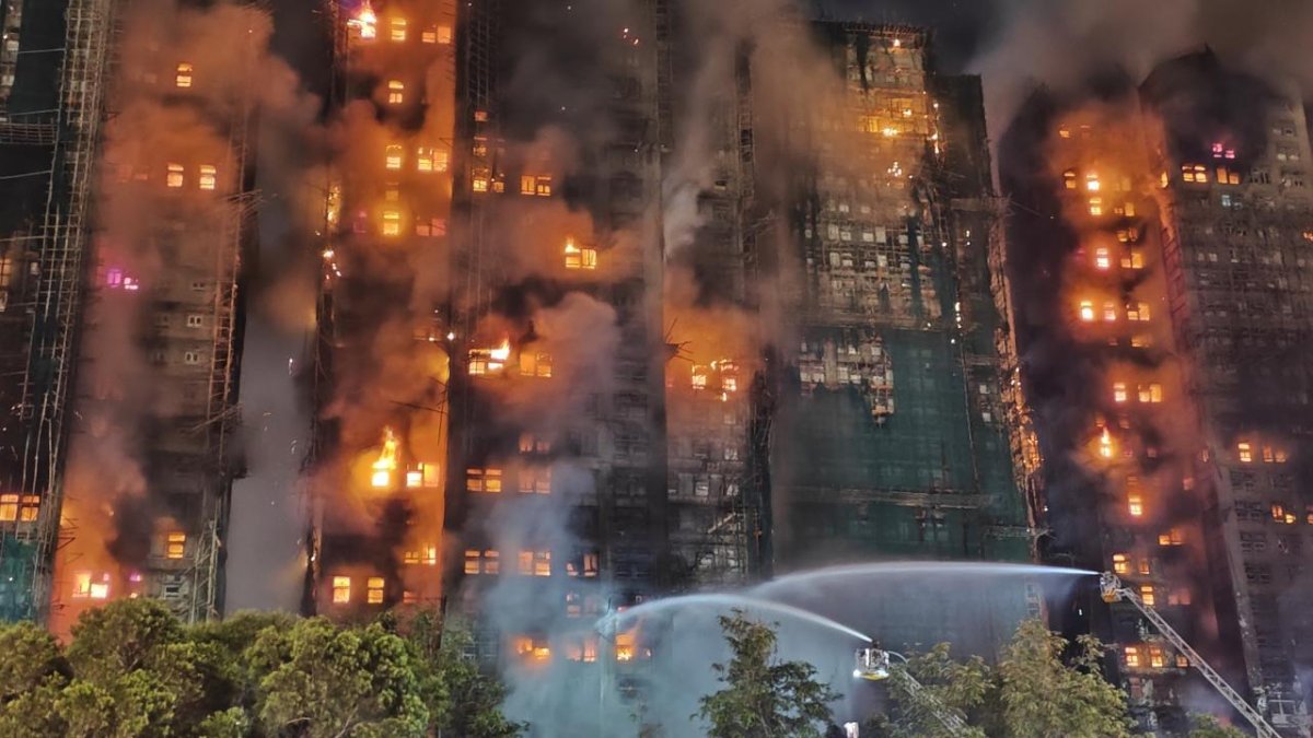 Hong Kong’da 159 kişiyi öldüren yangında büyük ihmal: Müteahhide temiz sicil verilmiş, cezalar gizlenmiş