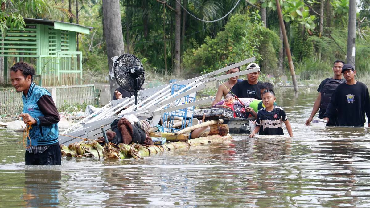 Endonezya büyük felaketle sarsıldı: Sel ve heyelanlarda can kaybı 900’ü geçti