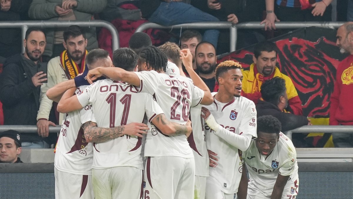 İzmir'de Muçi fırtınası: Trabzonspor, Göztepe karşılaşmasını Muçi'nin attığı 2 golle 2-1 kazandı