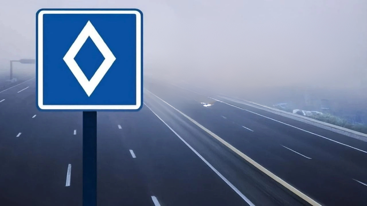 Yeni trafik tabelası tanıtıldı, dikkatleri üzerine çekti! Baklava dilimi şeklinde: İşte anlamı