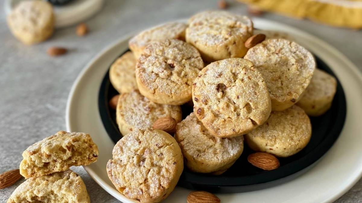 Evde bademli kurabiye nasıl yapılır? Pastanelerin lezzetini aratmayacak kıtır kıtır bademli kurabiye tarifi